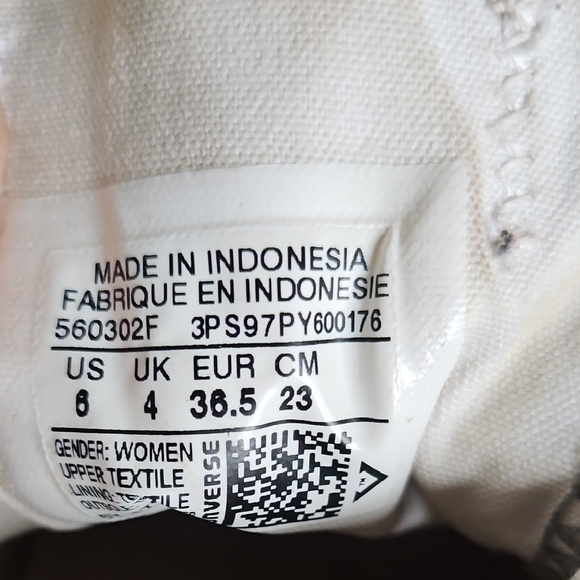 Converse Black and White Sneakers Classic Chuck Taylor Style - Picture 6 of 6